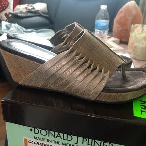Donald J. Pliner Women's Beige Wedge Sandals size 8N